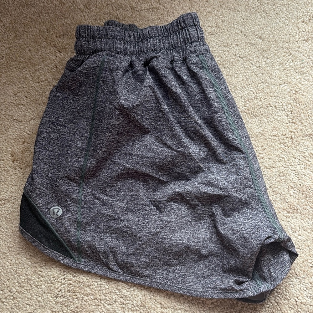 lululemon grey hotty hot shorts length 4 size 4 great quality - Picture 2 of 5